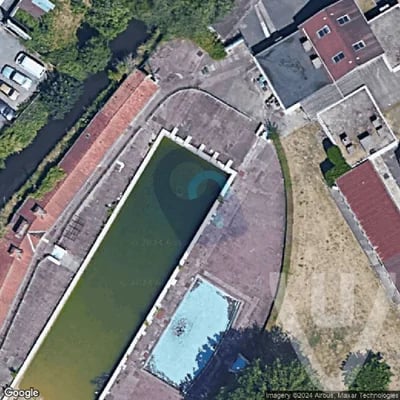 Piscine Abandonnée abandoned location in Ile-de-France, Ile-de-France, France - Swimmingpool for urban exploration