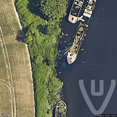 Spooky Boat abandoned location in Ile-de-France, Ile-de-France, France - Boat for urban exploration